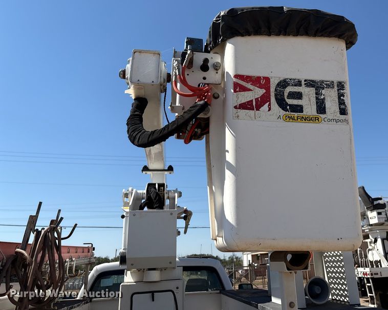 image for item EM0517 2016 Ford F350 Super Duty bucket truck