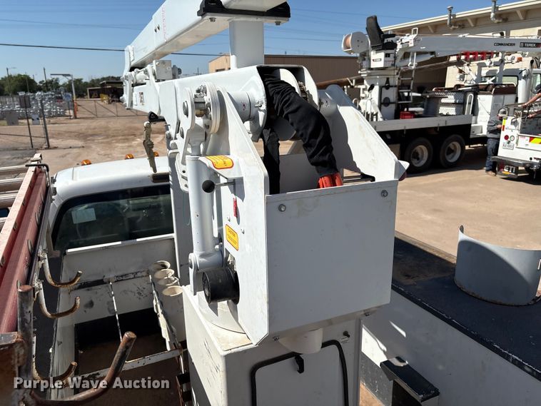 image for item EM0517 2016 Ford F350 Super Duty bucket truck