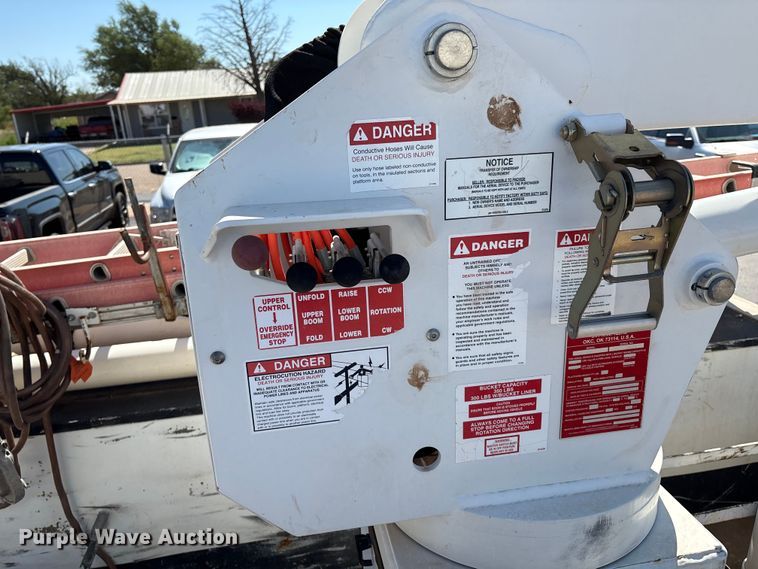 image for item EM0517 2016 Ford F350 Super Duty bucket truck