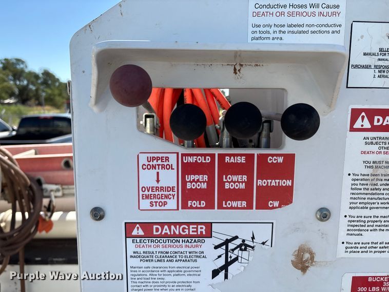 image for item EM0517 2016 Ford F350 Super Duty bucket truck