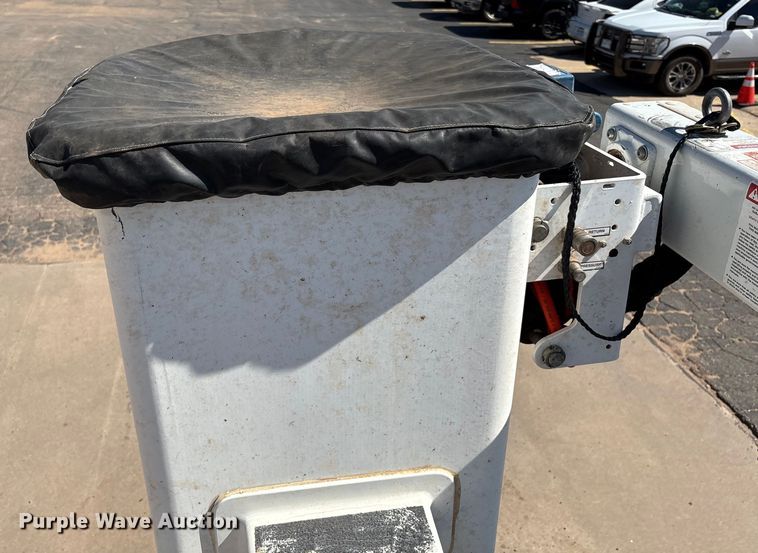 image for item EM0517 2016 Ford F350 Super Duty bucket truck