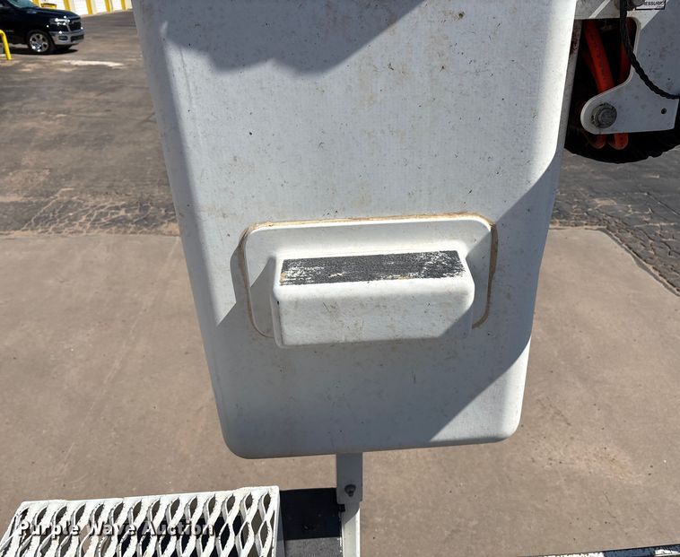 image for item EM0517 2016 Ford F350 Super Duty bucket truck