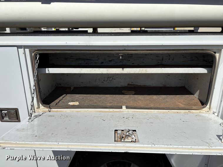 image for item EM0517 2016 Ford F350 Super Duty bucket truck