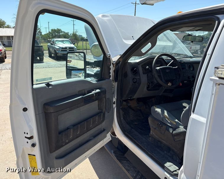 image for item EM0517 2016 Ford F350 Super Duty bucket truck