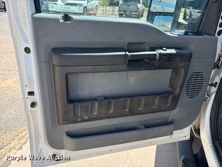 image for item EM0517 2016 Ford F350 Super Duty bucket truck