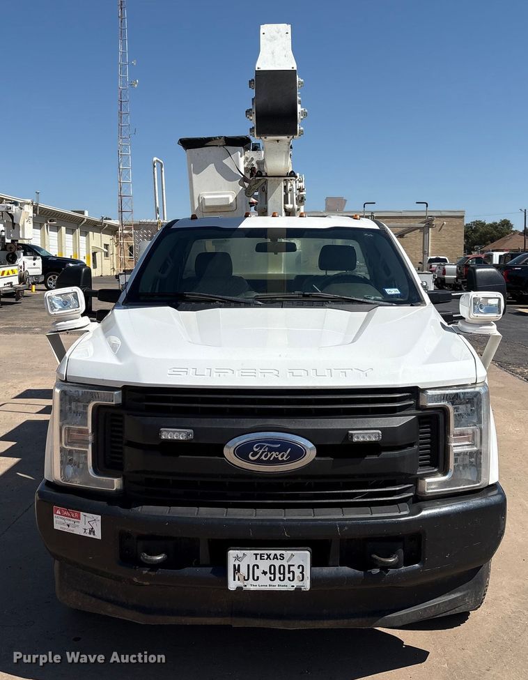 CAMIóN CON CANASTILLA 2019 FORD ETI