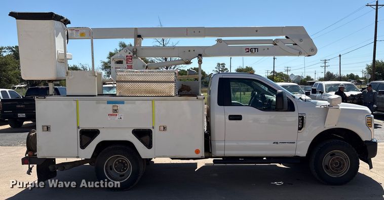 CAMIóN CON CANASTILLA 2019 FORD ETI