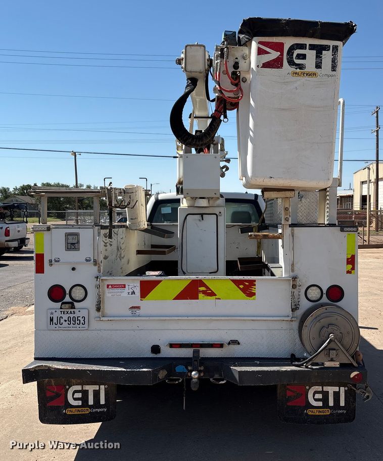image for item EM0518 2019 Ford F350 Super Duty bucket truck