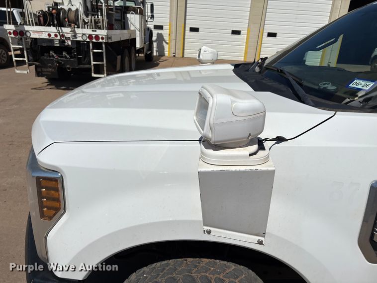 image for item EM0518 2019 Ford F350 Super Duty bucket truck