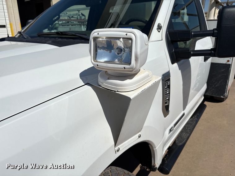 image for item EM0518 2019 Ford F350 Super Duty bucket truck