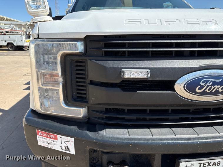 image for item EM0518 2019 Ford F350 Super Duty bucket truck