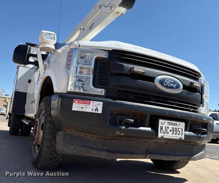 image for item EM0518 2019 Ford F350 Super Duty bucket truck