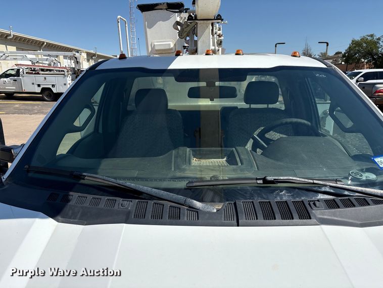 image for item EM0518 2019 Ford F350 Super Duty bucket truck