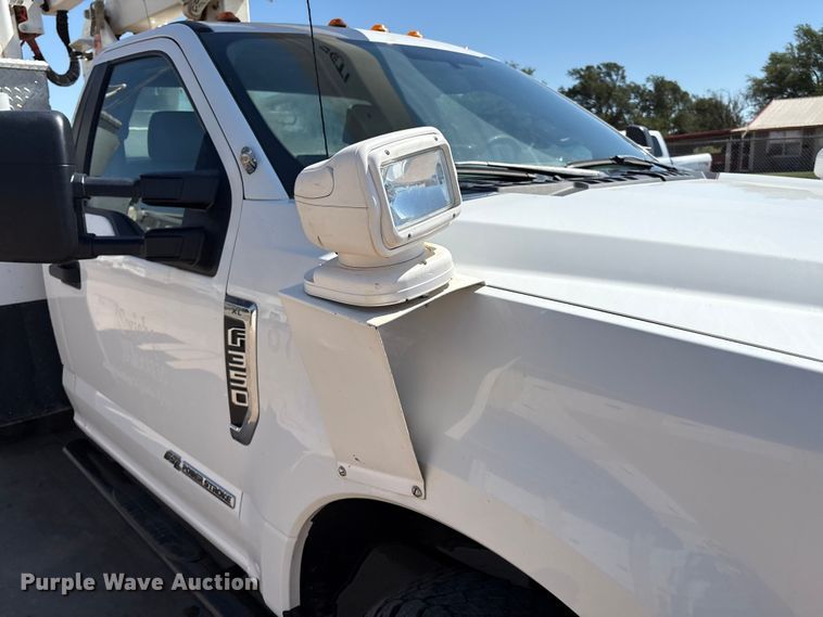 image for item EM0518 2019 Ford F350 Super Duty bucket truck