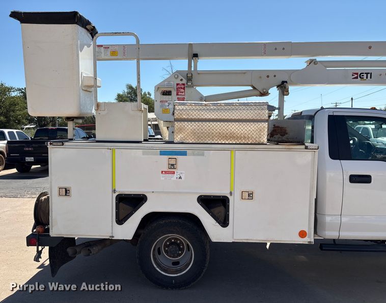 image for item EM0518 2019 Ford F350 Super Duty bucket truck