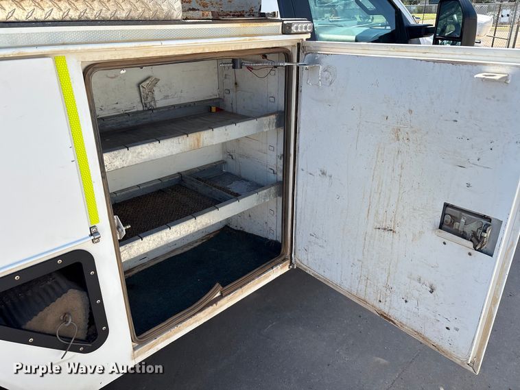 image for item EM0518 2019 Ford F350 Super Duty bucket truck