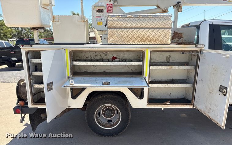 image for item EM0518 2019 Ford F350 Super Duty bucket truck