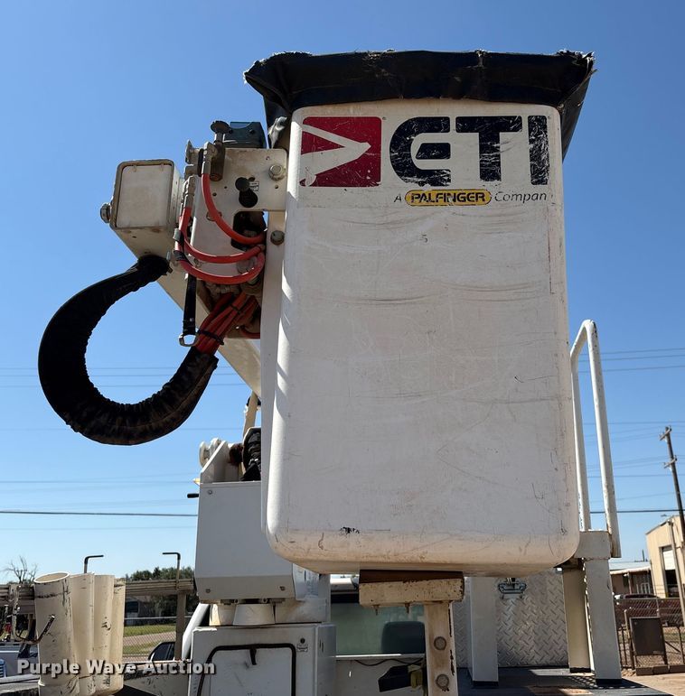 image for item EM0518 2019 Ford F350 Super Duty bucket truck