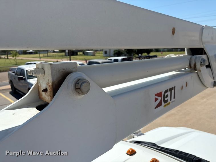 image for item EM0518 2019 Ford F350 Super Duty bucket truck