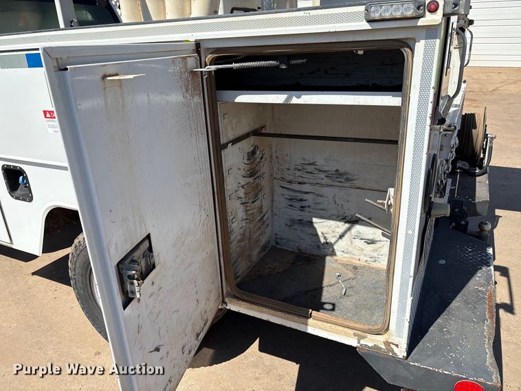 image for item EM0518 2019 Ford F350 Super Duty bucket truck