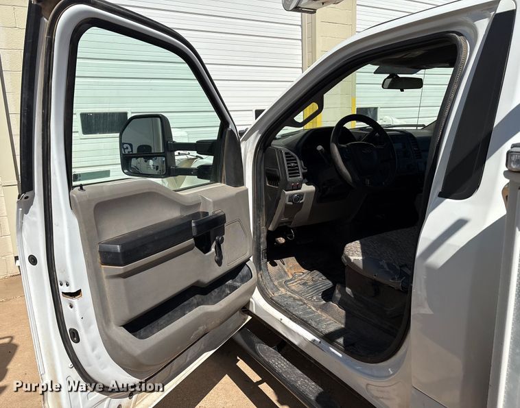 image for item EM0518 2019 Ford F350 Super Duty bucket truck