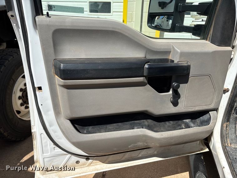 image for item EM0518 2019 Ford F350 Super Duty bucket truck