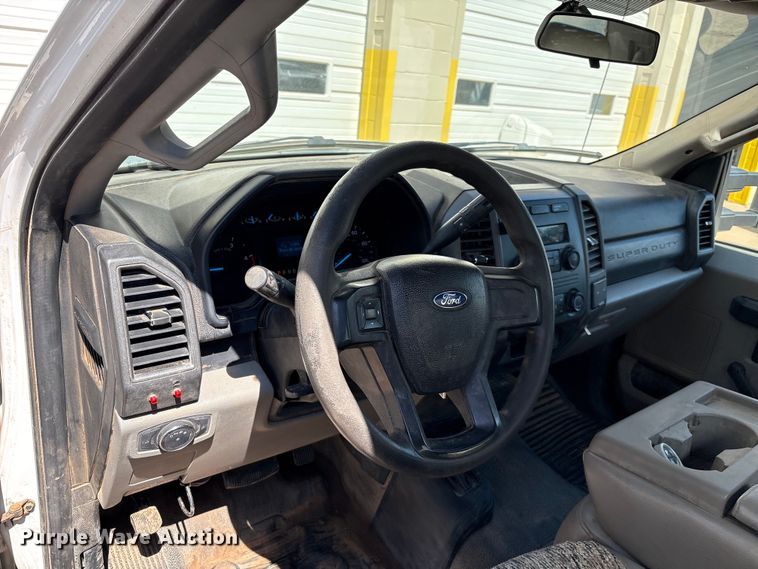 image for item EM0518 2019 Ford F350 Super Duty bucket truck