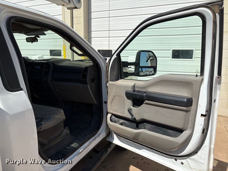 image for item EM0518 2019 Ford F350 Super Duty bucket truck