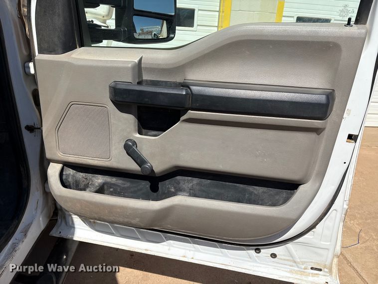 image for item EM0518 2019 Ford F350 Super Duty bucket truck