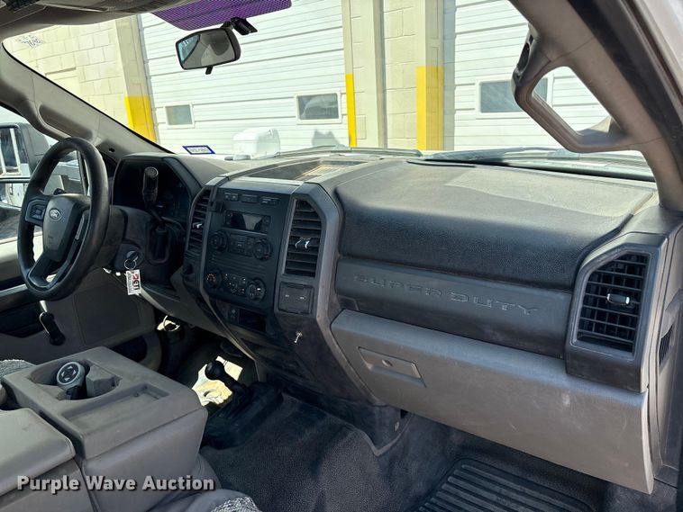 image for item EM0518 2019 Ford F350 Super Duty bucket truck