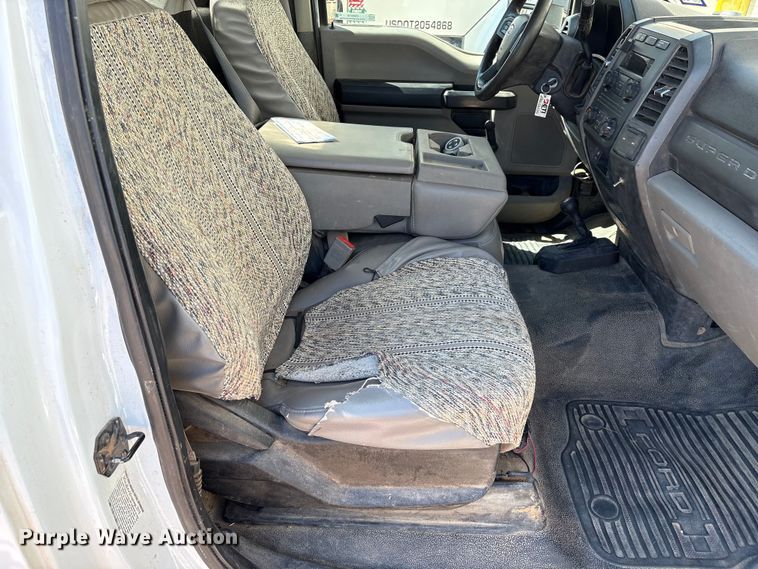 image for item EM0518 2019 Ford F350 Super Duty bucket truck