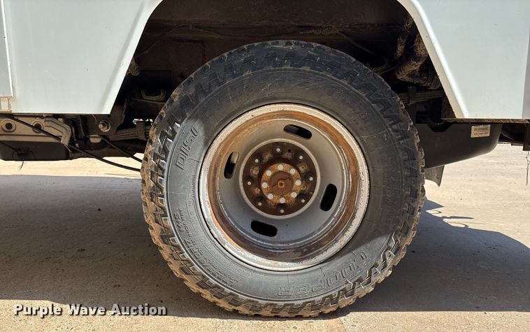 image for item EM0518 2019 Ford F350 Super Duty bucket truck