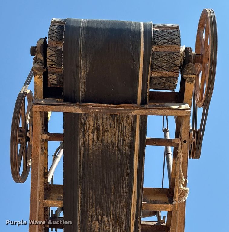 image for item EM0527 70' L material conveyor