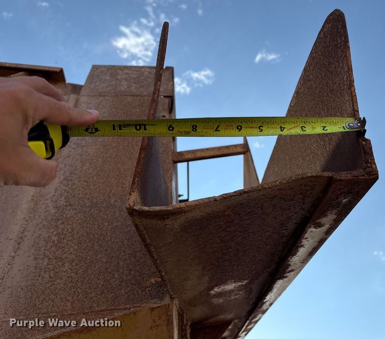 image for item EM0530 Kolman 5'X12' screening plant