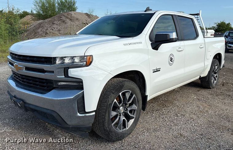 image for item EM0538 2020 Chevrolet Silverado 1500 Crew Cab pickup truck