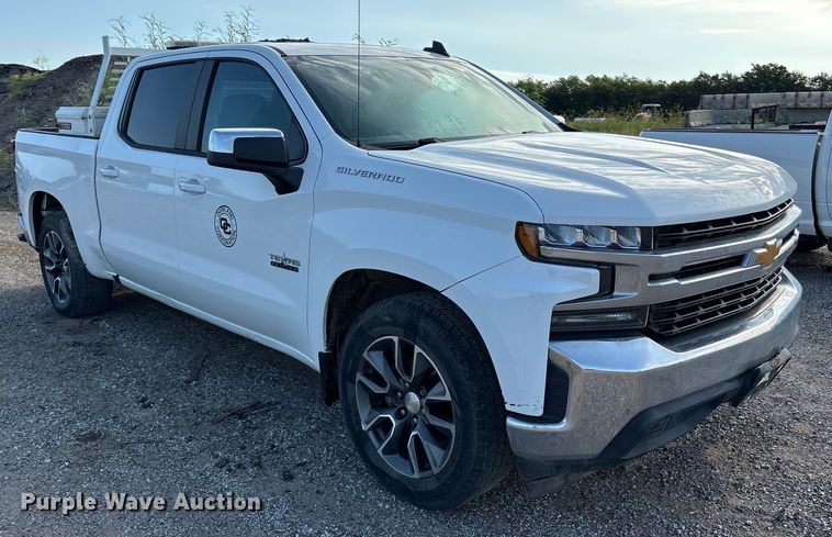 image for item EM0538 2020 Chevrolet Silverado 1500 Crew Cab pickup truck