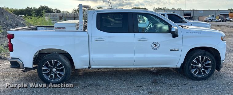 image for item EM0538 2020 Chevrolet Silverado 1500 Crew Cab pickup truck