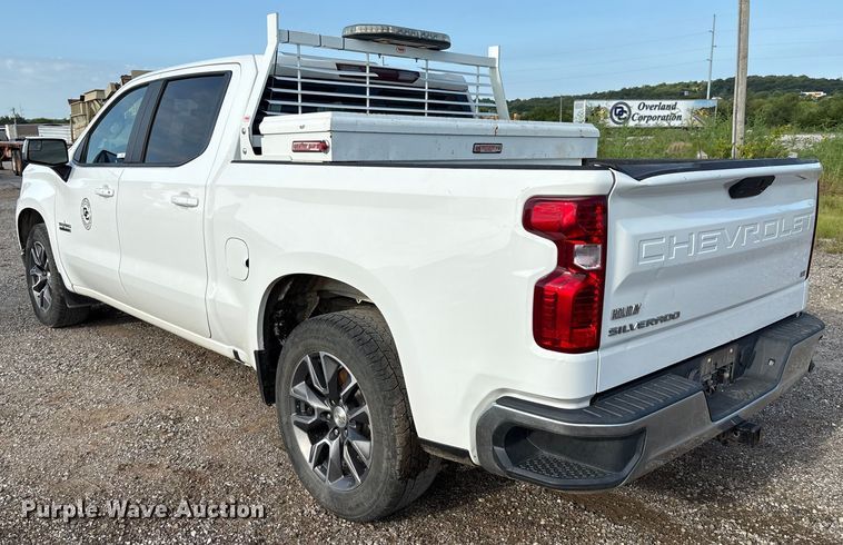 image for item EM0538 2020 Chevrolet Silverado 1500 Crew Cab pickup truck