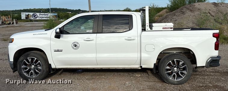 image for item EM0538 2020 Chevrolet Silverado 1500 Crew Cab pickup truck