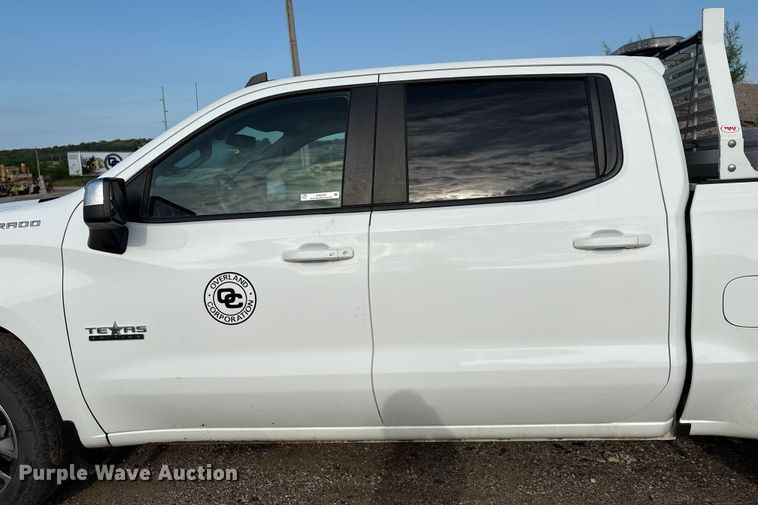 image for item EM0538 2020 Chevrolet Silverado 1500 Crew Cab pickup truck