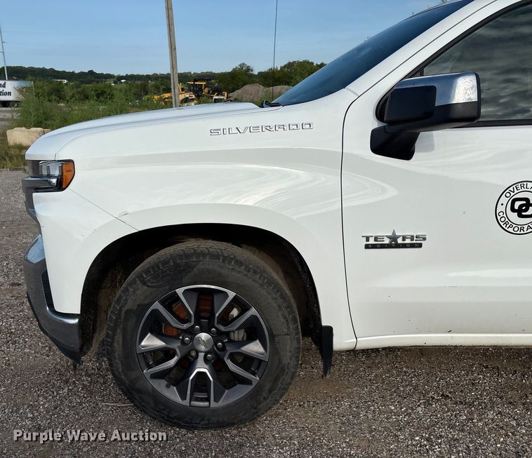 image for item EM0538 2020 Chevrolet Silverado 1500 Crew Cab pickup truck