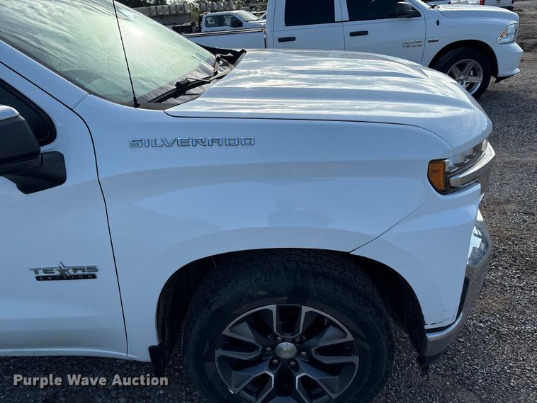 image for item EM0538 2020 Chevrolet Silverado 1500 Crew Cab pickup truck