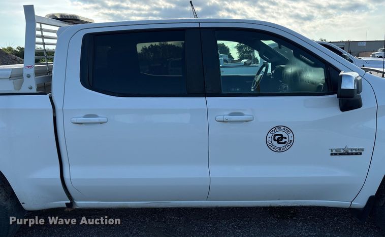 image for item EM0538 2020 Chevrolet Silverado 1500 Crew Cab pickup truck