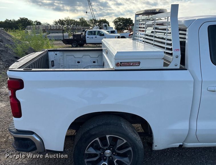 image for item EM0538 2020 Chevrolet Silverado 1500 Crew Cab pickup truck