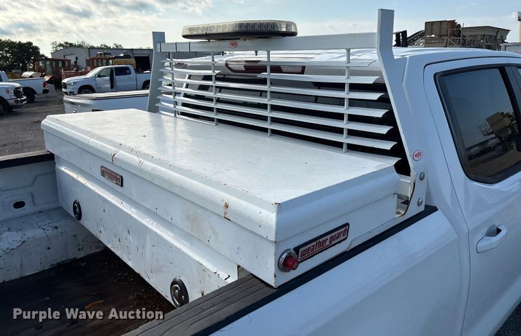 image for item EM0538 2020 Chevrolet Silverado 1500 Crew Cab pickup truck