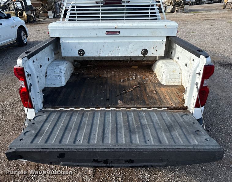 image for item EM0538 2020 Chevrolet Silverado 1500 Crew Cab pickup truck