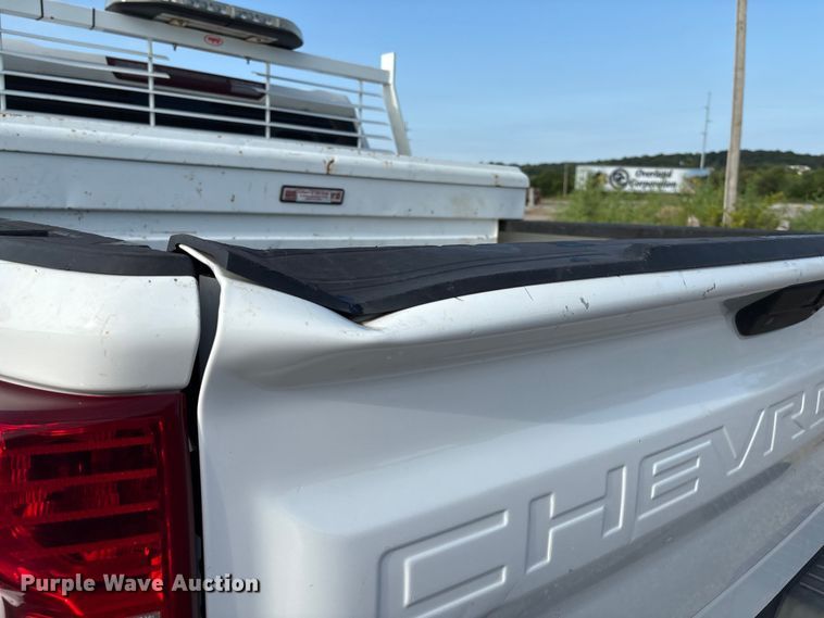 image for item EM0538 2020 Chevrolet Silverado 1500 Crew Cab pickup truck