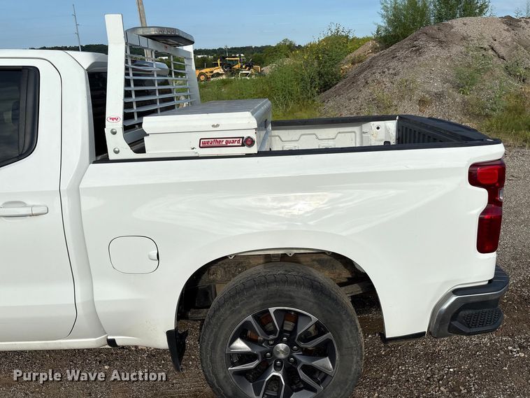 image for item EM0538 2020 Chevrolet Silverado 1500 Crew Cab pickup truck