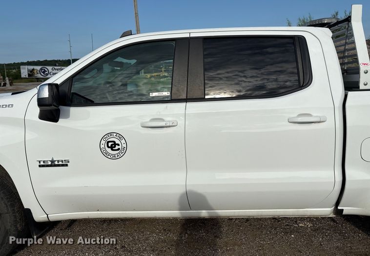 image for item EM0538 2020 Chevrolet Silverado 1500 Crew Cab pickup truck