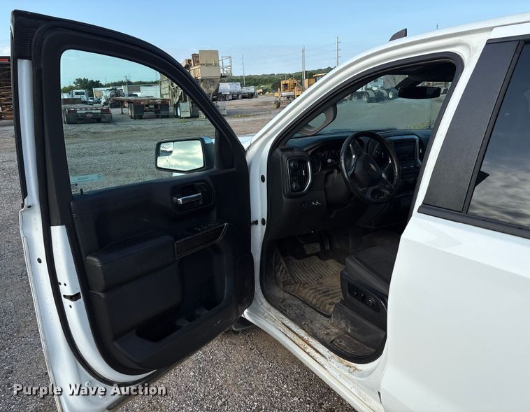 image for item EM0538 2020 Chevrolet Silverado 1500 Crew Cab pickup truck